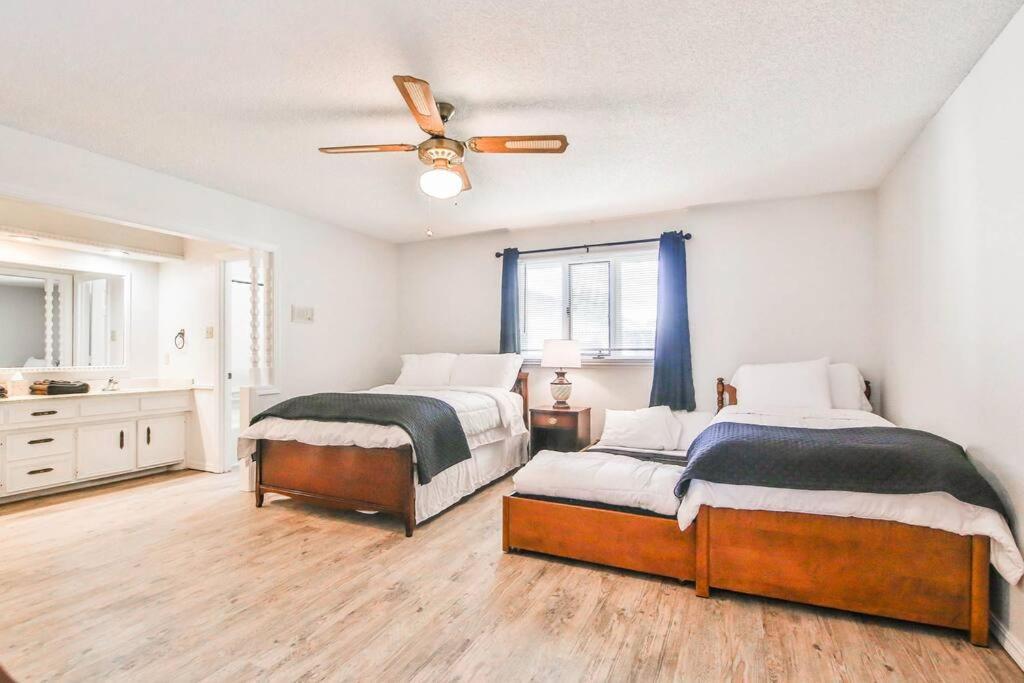 Hot Tub, Privacy, Sleeps 11 & Tons Of Space! Lubbock Exterior foto