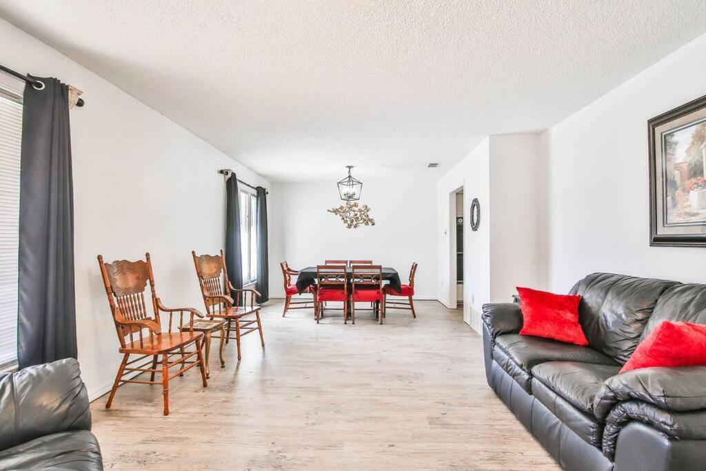 Hot Tub, Privacy, Sleeps 11 & Tons Of Space! Lubbock Exterior foto