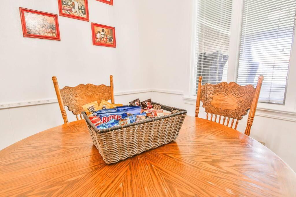 Hot Tub, Privacy, Sleeps 11 & Tons Of Space! Lubbock Exterior foto
